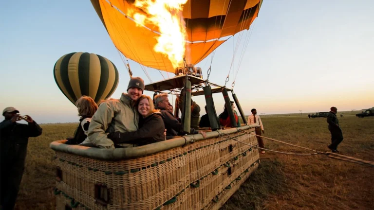 Serengeti-Hot-air-balloon-Tanzania-webp